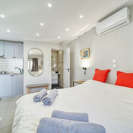 Chic Rooftop Studio W/ Terrace - Near Acropolis Athen Eksteriør billede